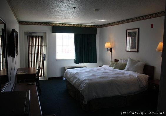 Studio 6 Burleson Room photo